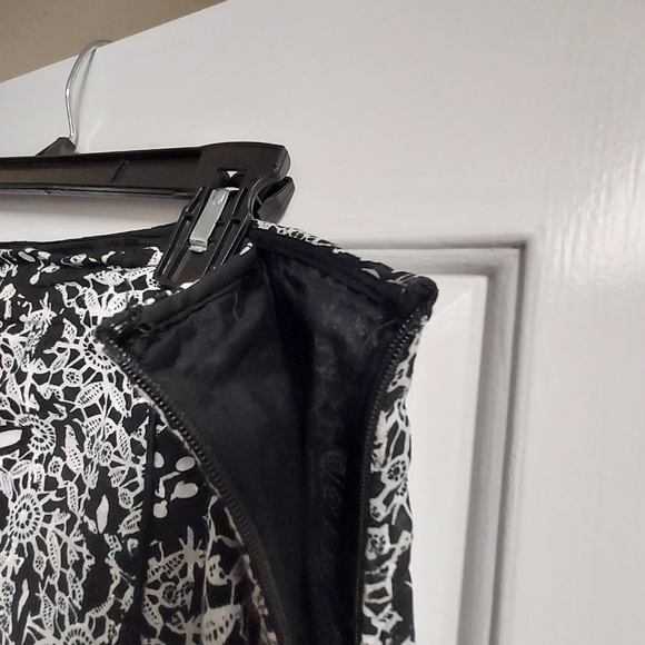 Nine West Nine & Co. Black & White Cotton Eyelet A-line Skirt w Side Zip. - Picture 9 of 13
